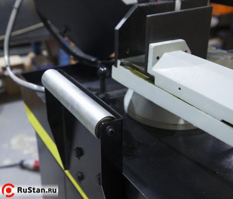 В стандартной комплектации ролик прямой, предназначен для подачи и перемещения заготовок к тискам. фото №4 Stalex BS-280G фото №4