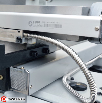 Продольная, поперечная и тонкая продольная подачи оснащены оптическими линейками с точностью позиционирования ±5 мкм. фото №16 METAL MASTER Z46100 фото №16