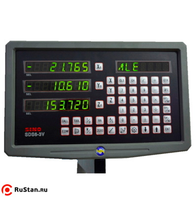 Многофункциональная УЦИ SINO SDS6-3V позволяет отслеживать перемещение по трем осям с дискретностью 1 знак. Помимо этого УЦИ имеет различные функции для расчета при изготовлении конусо- или дугообразных деталей. фото №16 METAL MASTER Z51200 DRO RFS фото №16