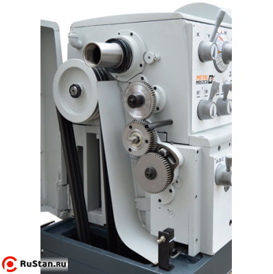 Под защитной крышкой шпиндельной бабки расположены приводные шкивы и гитара зубчатых колес. фото №3 METAL MASTER Z51100 DRO RFS фото №3